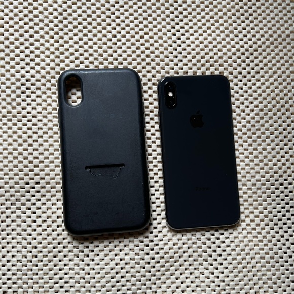 : iPhone XS (A1920) iPhone XS 64gb Gray AT&TLocked Read